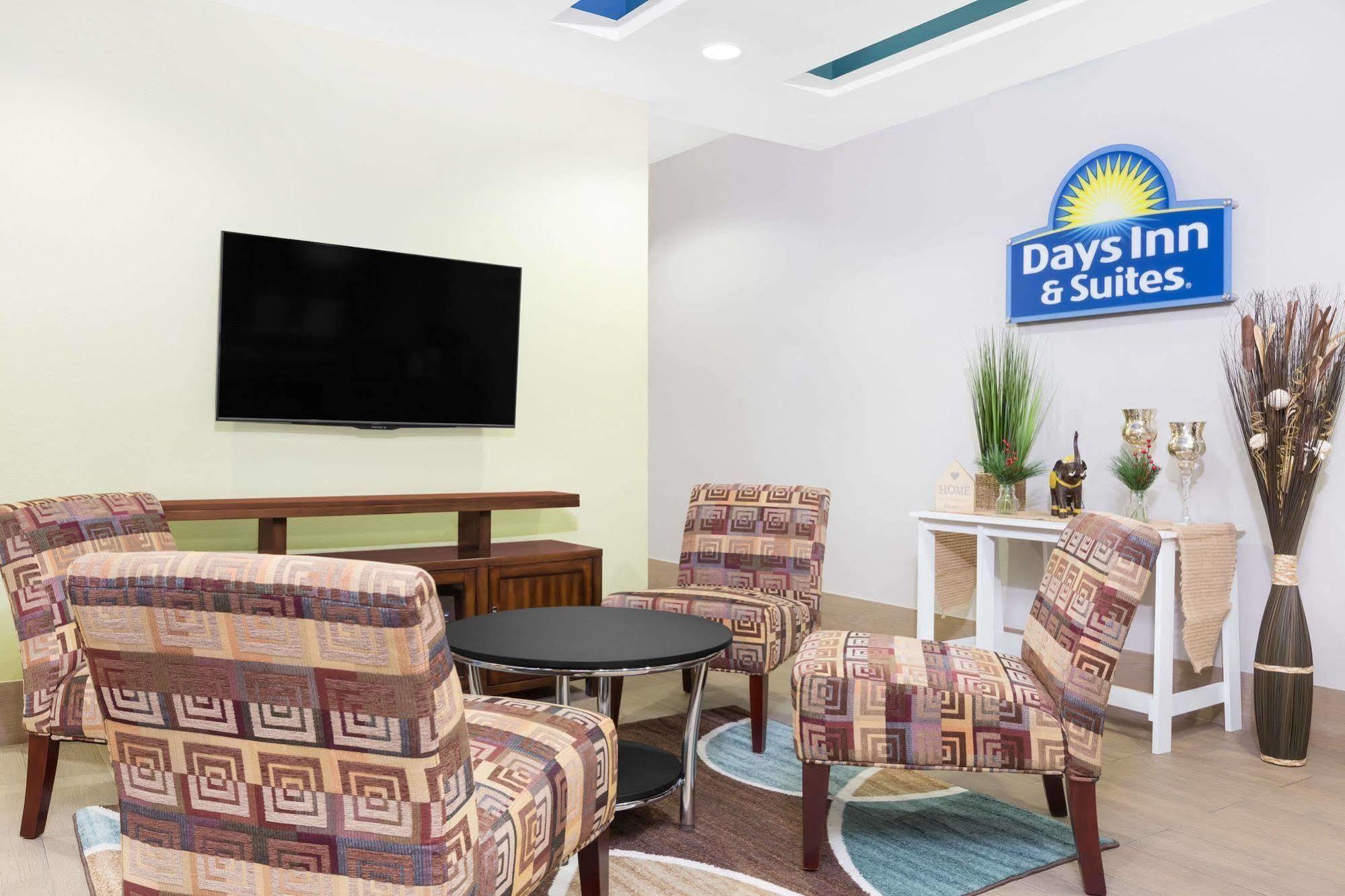 Days Inn & Suites By Wyndham Madisonville Extérieur photo