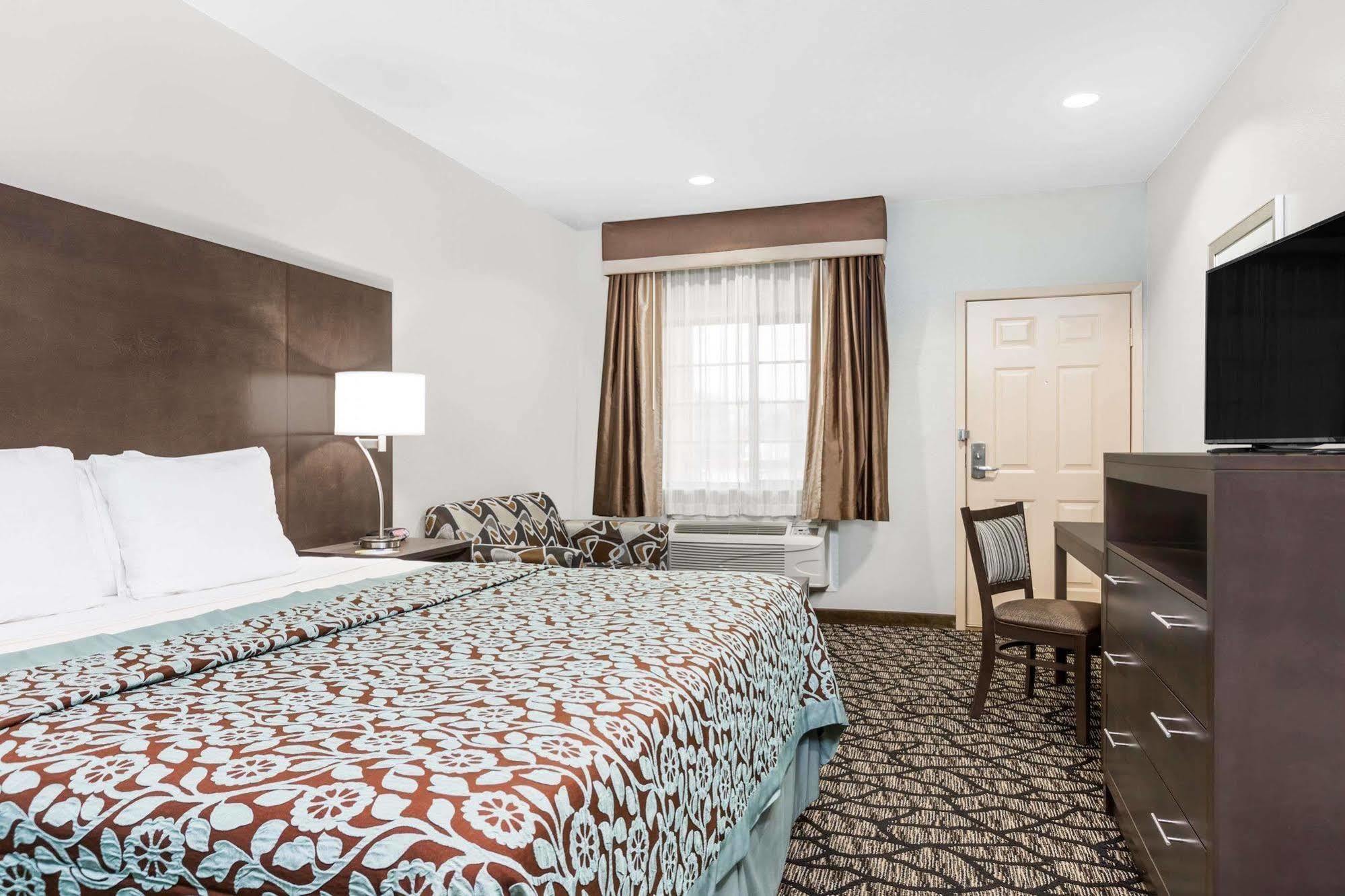 Days Inn & Suites By Wyndham Madisonville Extérieur photo